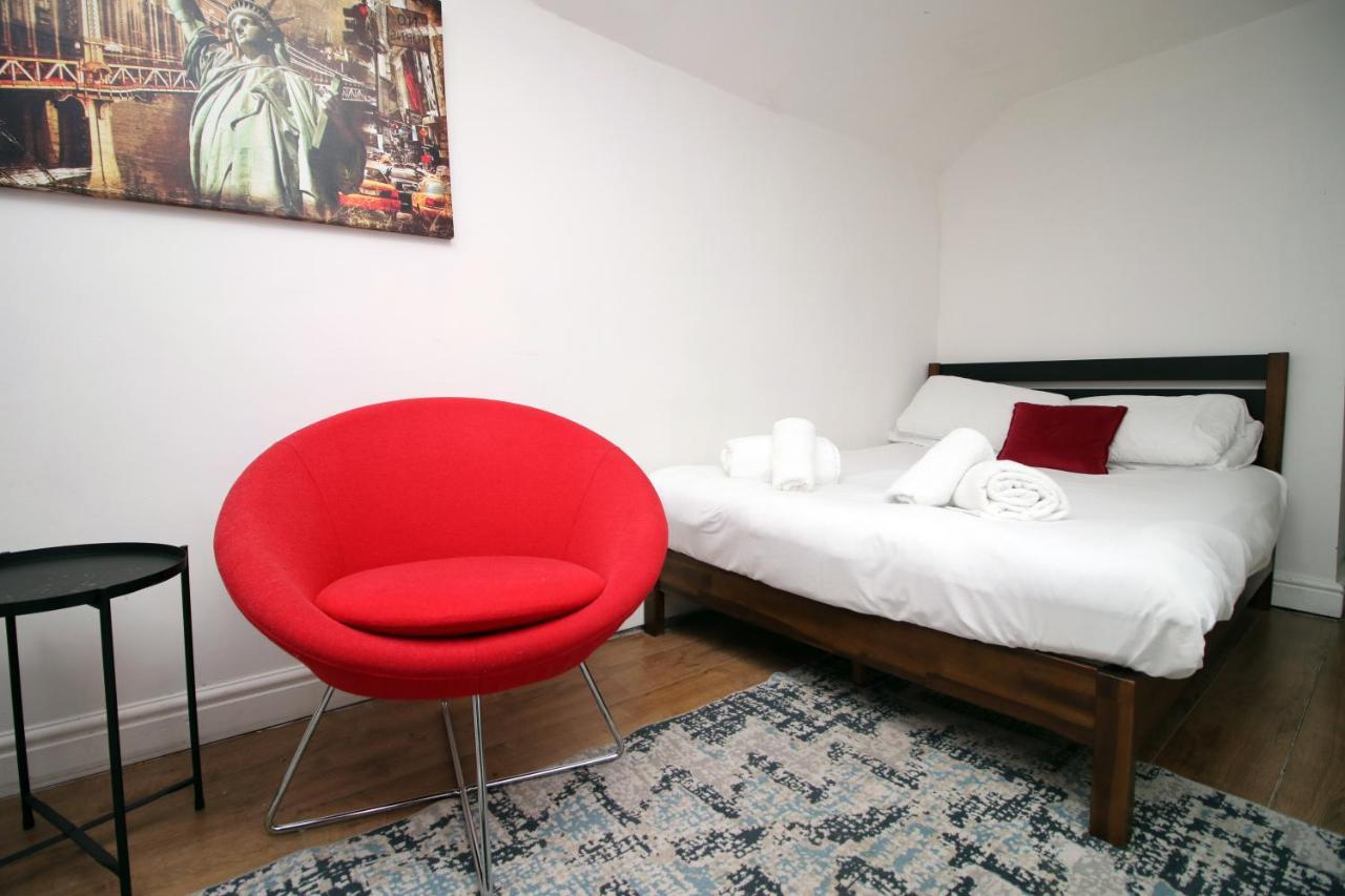Lovely Studio Flat With Free Parking - Near To City Center Swansea Extérieur photo