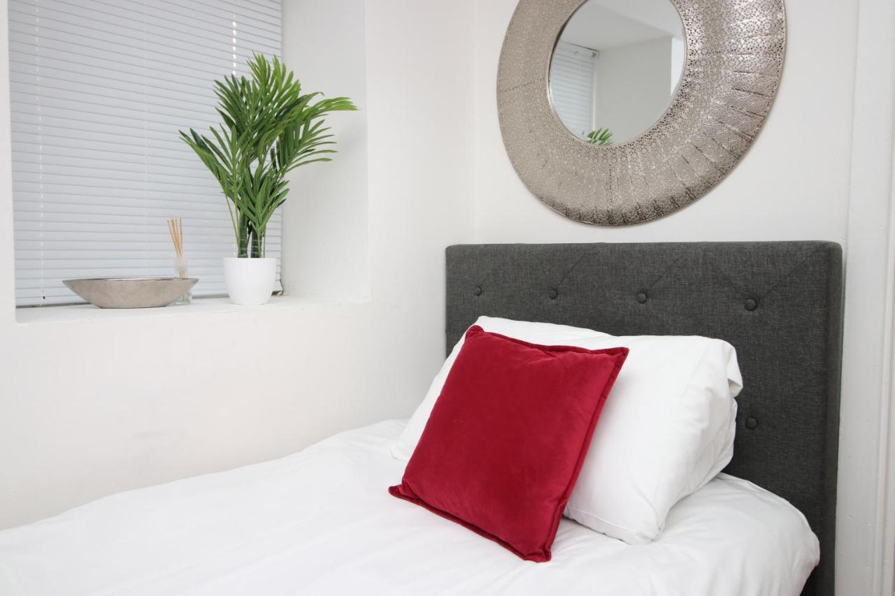 Lovely Studio Flat With Free Parking - Near To City Center Swansea Extérieur photo
