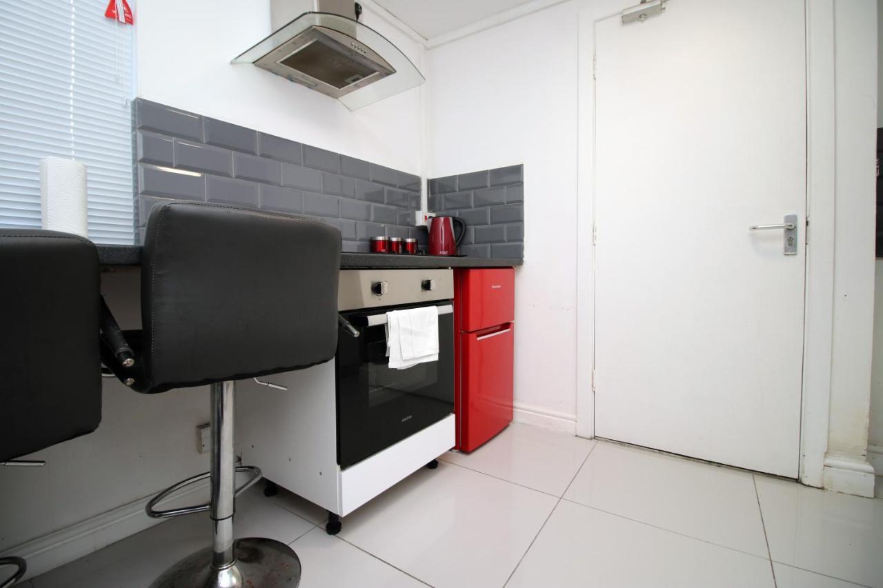 Lovely Studio Flat With Free Parking - Near To City Center Swansea Extérieur photo